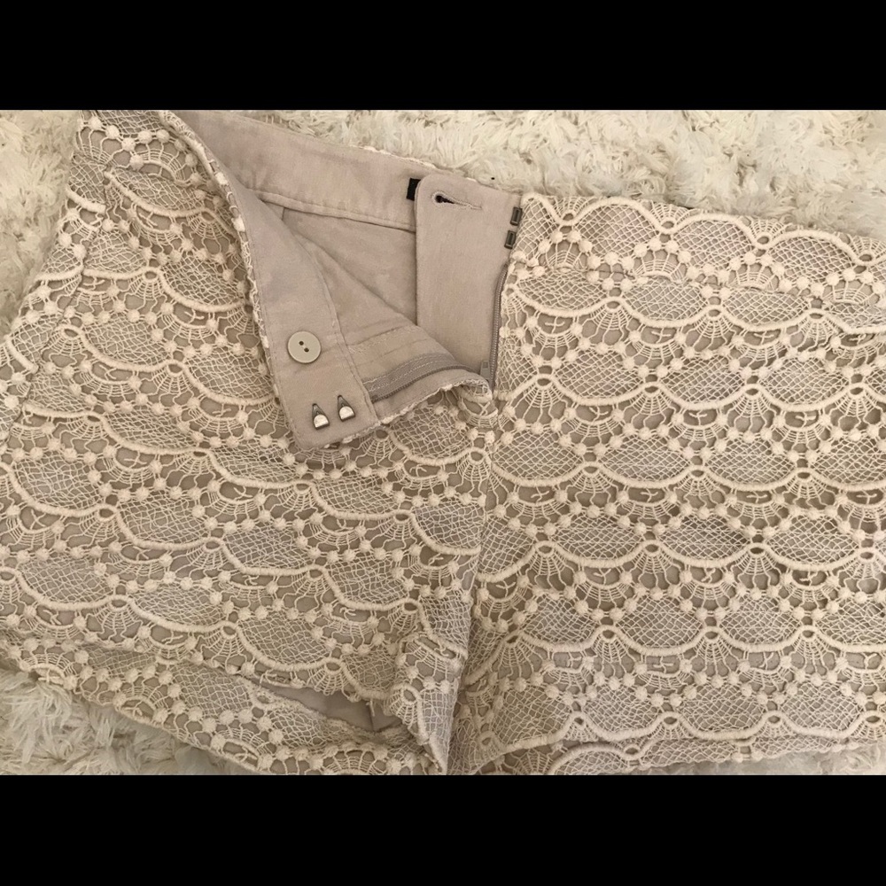 NWT Cream lace express shorts - Picture 2 of 4